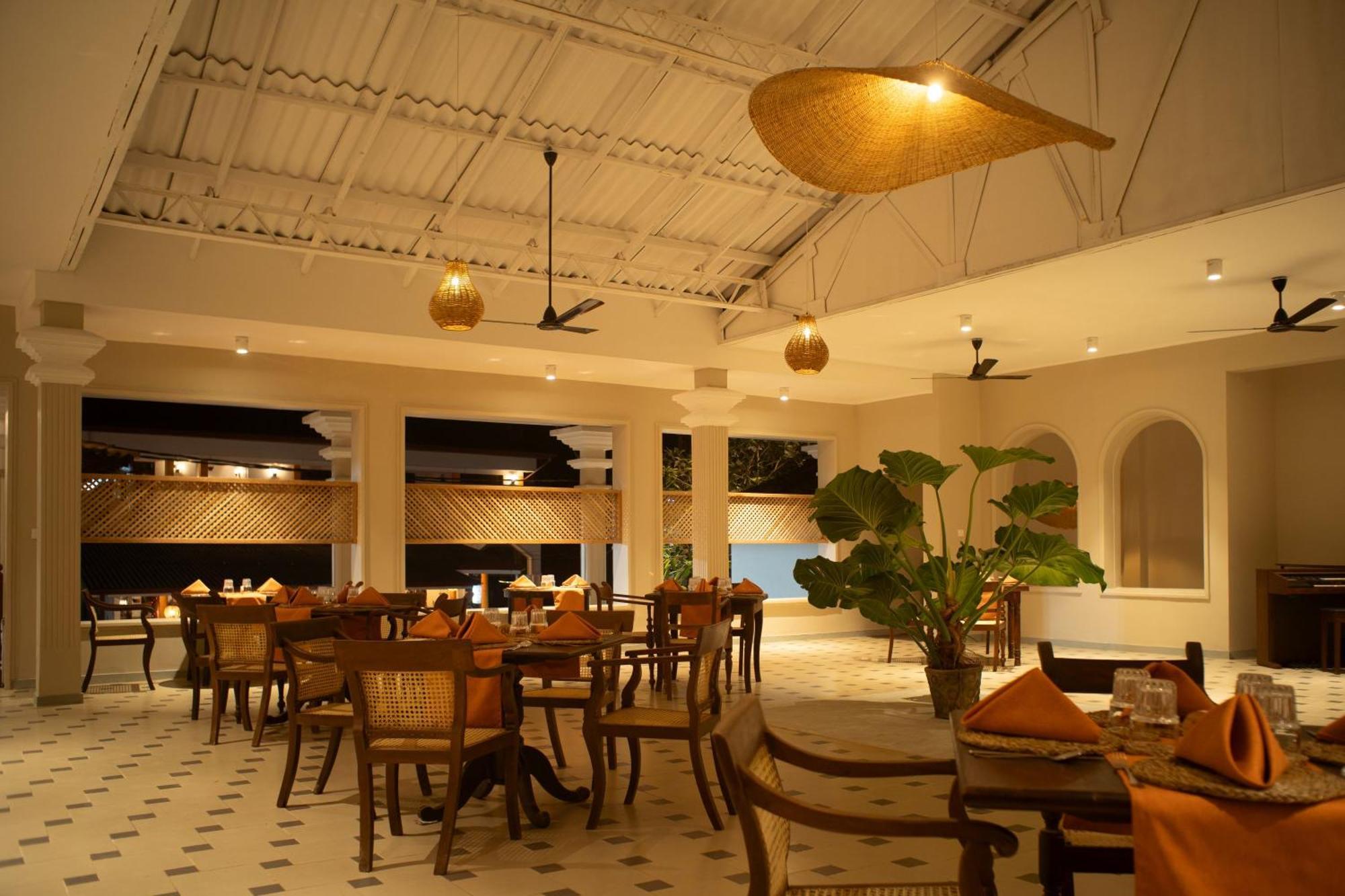 Neevana Hotel Hikkaduwa Esterno foto