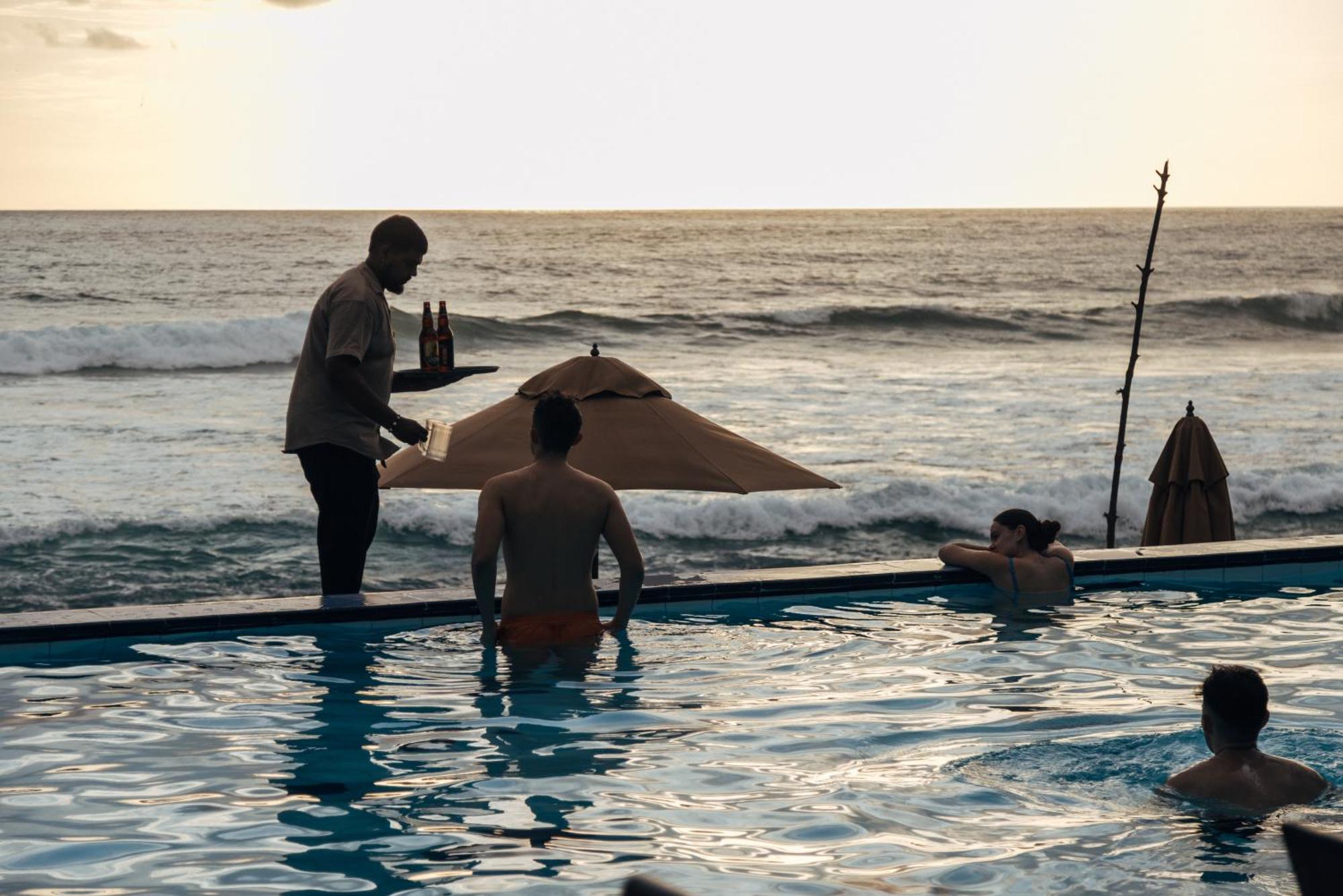 Neevana Hotel Hikkaduwa Esterno foto